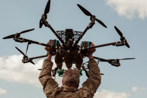 Ukrainische Drohnentruppen melden Treffer auf russische Drohnen - Startplattformen im Donezker Flughafen 