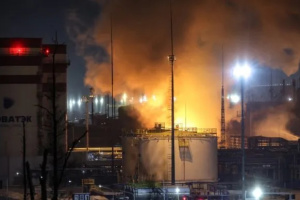 Nach nächtlichem Drohnenangriff brennt in Russland Hafen Ust-Luga