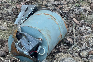 У Києві біля Подільсько-Воскресенського мосту знайшли бойову частину російського БПЛА