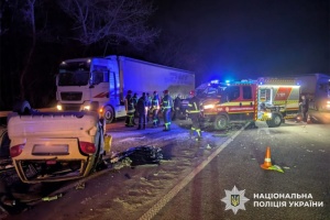 На Хмельниччині в ДТП загинула жінка, двоє її дітей - в реанімації