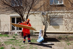 Пошкоджені будинки у трьох районах: в Одесі показали, як ліквідовують наслідки російської атаки
