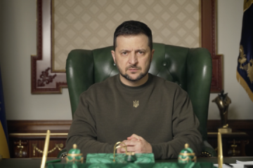 Rosja wystrzeliła zimą na Ukrainę 738 pocisków, ponad 14,6 tys. pocisków ziemia-powietrze i prawie 19 tys. dronów - Zełenski