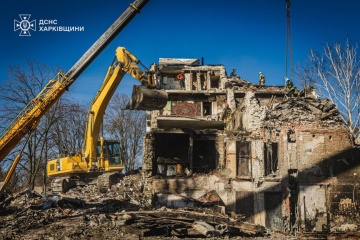 Le bilan de la frappe russe sur un immeuble à Kharkiv s’élève à onze morts, dont deux enfants, et seize blessés