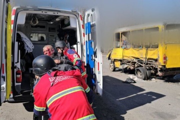 Russian drone hits minibus in Kherson, civilians injured