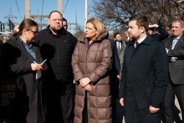 Bundestagspräsidentin besucht von Feinden beschädigte Energieanlage in Region Kyjiw