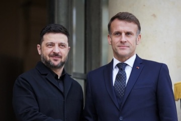 Selenskyj trifft sich mit Macron in Paris