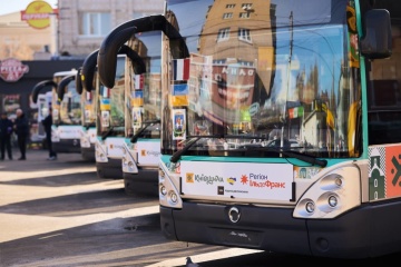 Васильківська громада на Київщині отримала 5 автобусів від партнерів із Франції