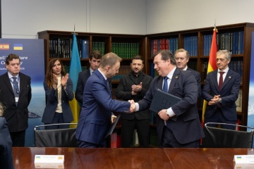 Ucrania y España firman acuerdos de cooperación en la industria de misiles y defensa aérea