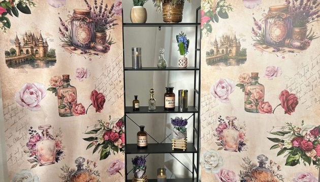 У замку «Паланок» відкрили експозицію «Парфуми Європи»