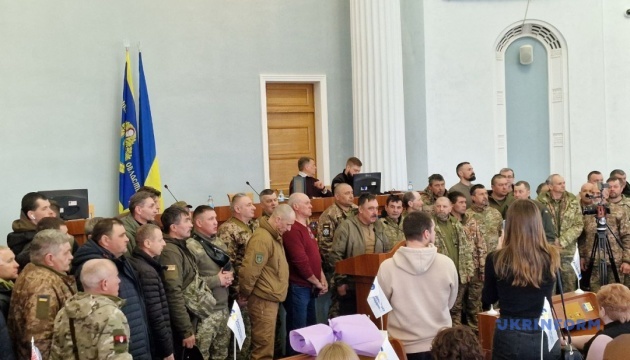 У Черкаській облраді депутати з четвертої спроби не змогли обрати голову