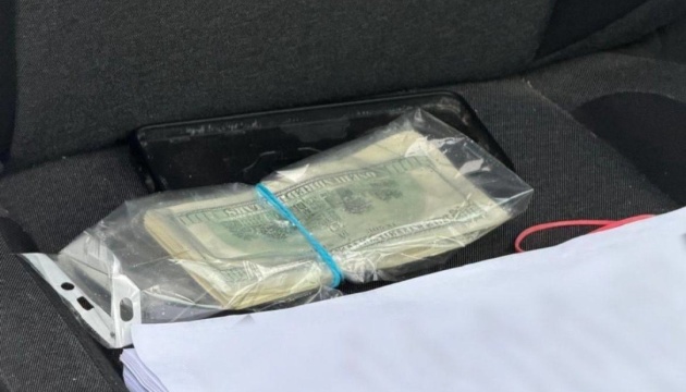 На Київщині начальника районного ТЦК підозрюють у вимаганні $4 тисяч хабаря