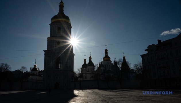 В Україні завтра переважно без опадів, вдень подекуди до +14°