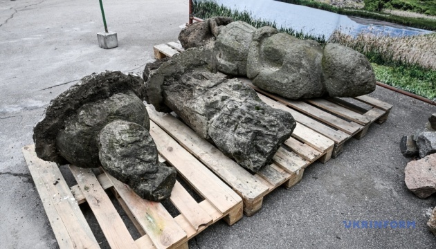 Військові евакуювали із Новомиколаївки на Запоріжжі кам’яні пам’ятки XII століття