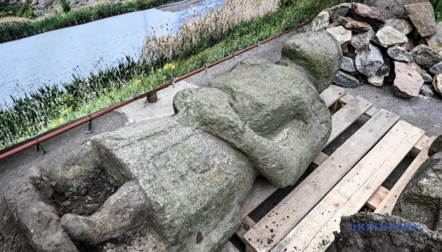 Половецькі статуї XII століття з Новомиколаївки перевезли до Запоріжжя