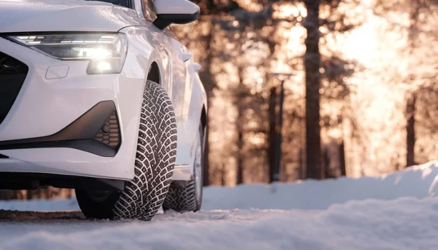 Бамбуковий дрон, розчинні імпланти та розумні шини з шипами