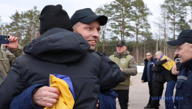Ще 300 захисників і двоє цивільних повертаються додому з російського полону / Фото: Офіс Президента