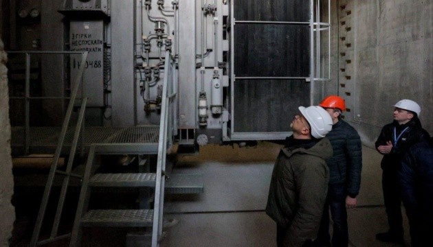 Шмигаль оглянув будівництво захисних споруд на одному з енергооб'єктів