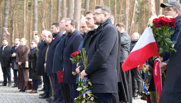 Українські й польські урядовці у Биківні вшанували пам’ять жертв Катинського розстрілу