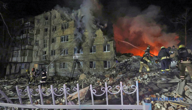 У Харкові під час нічного обстрілу міста ракета влучила у житловий будинок / В`ячеслав Мадієвський, Укрінформ