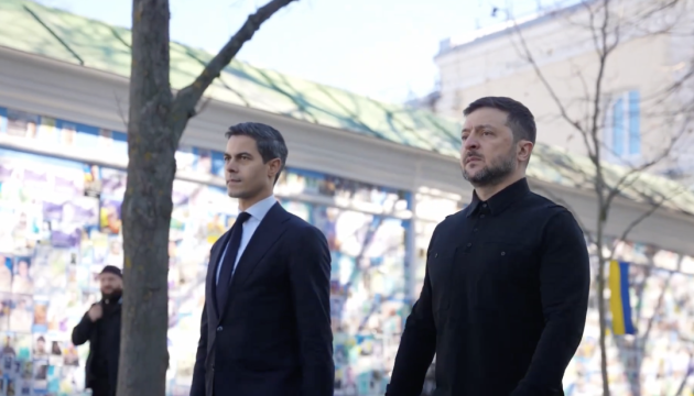 Zelensky y Jetten honran la memoria de los defensores ucranianos caídos