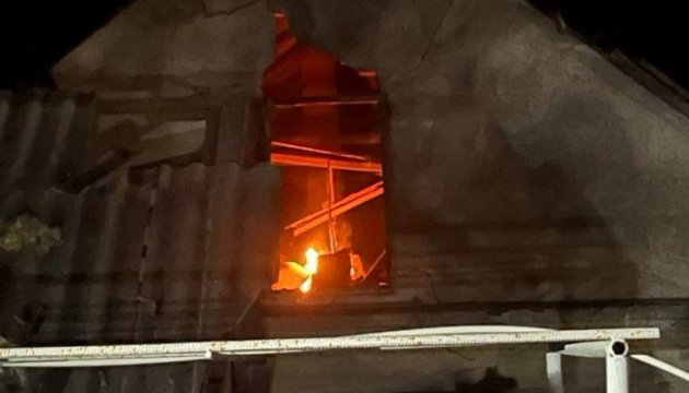 Russian troops strike Zaporizhzhia, house damaged