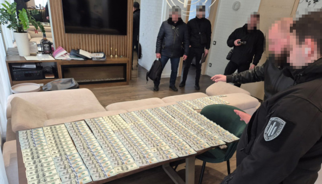 У Дніпрі викрили колишню військову лікарку, яка за $20 тисяч обіцяла вплинути на рішення ВЛК