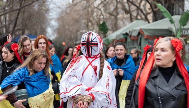 Українки провели перформанс у Барселоні, нагадавши про жертв сексуального насильства під час агресії РФ