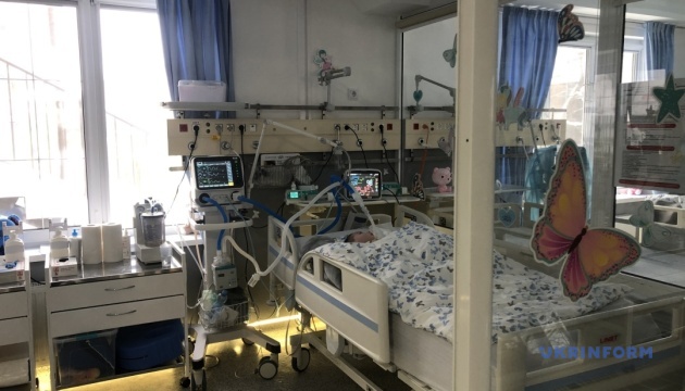 У Чернівцях допомагають чотирирічному хлопчику з Миколаєва, який постраждав під час атаки РФ