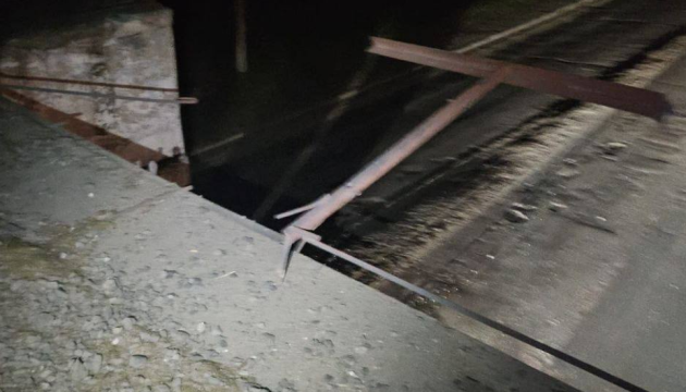 Росіяни атакували транспортну інфраструктуру Херсона, є пошкодження