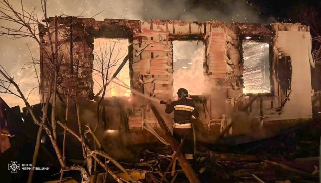 На Чернігівщині через падіння ворожого дрона загинула дитина, батьки - поранені