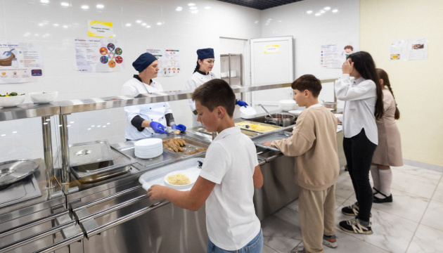 Держава збільшила інвестиції у шкільне харчування під час повномасштабної війни - Зеленська