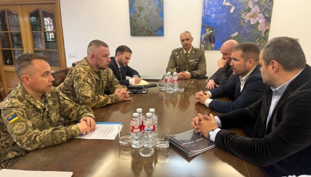 Паліса обговорив з іспанськими урядовцями та компаніями поглиблення співпраці в ОПК