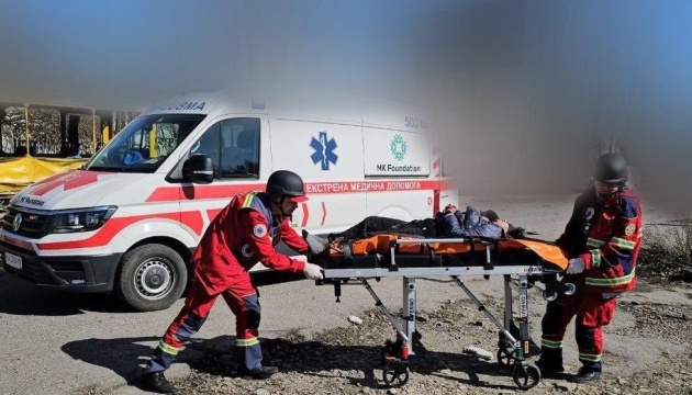 Pluie de feu sur Kherson : un mort et des dizaines de blessés dans des attaques délibérées contre les civils