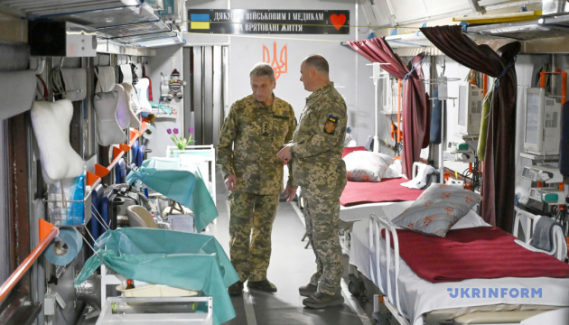 У Києві продемонстрували медичні вагони створені Укрзалізницею / Фото: Євген Котенко, Укрінформ