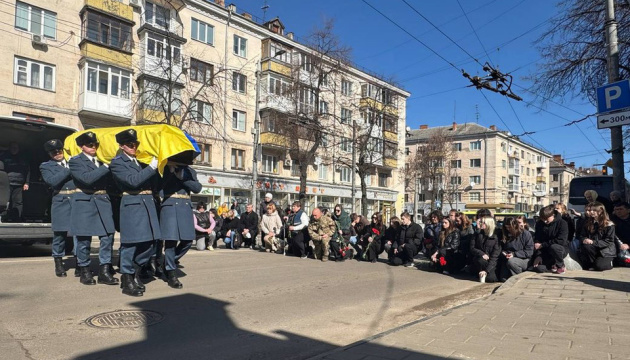 На Житомирщині попрощались із командиром 39-ї бригади тактичної авіації ЗСУ Олександром Довгачем