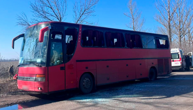 Росіяни атакували дроном рейсовий автобус на Харківщині - є загиблий і четверо поранених