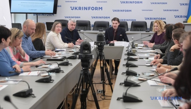 Майже половина українців користується штучним інтелектом