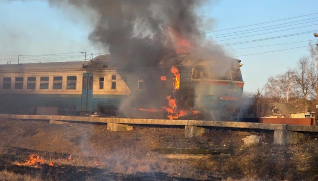 Російський дрон влучив у пасажирський потяг поблизу Сум
