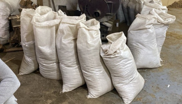 На Черкащині БЕБ ліквідувало підпільну фабрику сигарет