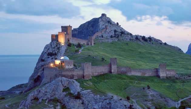 У Феодосії під загрозою обвалення Докова вежа Генуезької фортеці