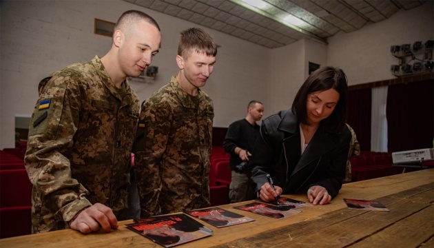 Курсантам представили психологічну драму «Втомлені» в межах туру «Кіно заради перемоги»