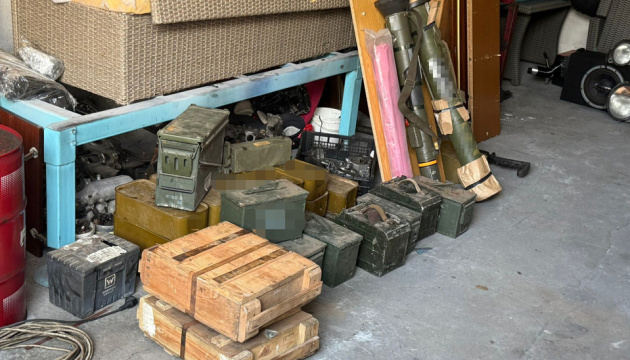 Гранатомети поштою: на Одещині викрили бійців, які перепродували викрадену з фронту зброю