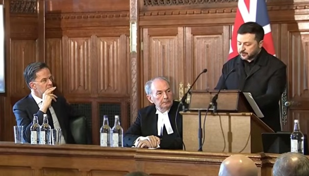 Selenskyj: mehr als 200 ukrainische Spezialisten geben Hilfeleistung bei Drohnenabwehr im Nahen Osten 