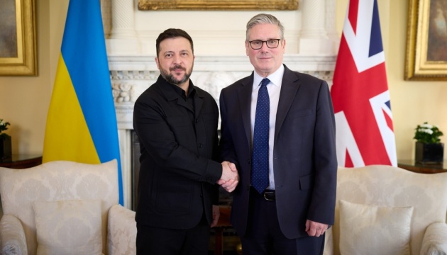 Зеленський і Стармер підписали заяву про стратегічне партнерство України та Британії на наступні роки