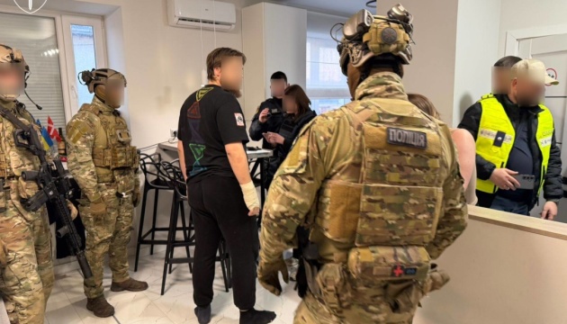 Спільна операція України та Латвії: викрили шахрайський кол-центр, що діяв під виглядом «інвестицій»