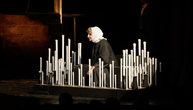 У Франківську для родин військових показали виставу «Мами» за твором Марії Матіос