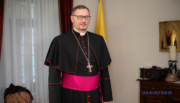 Апостольський нунцій розповів про роль Святого Престолу у поверненні депортованих українських дітей 