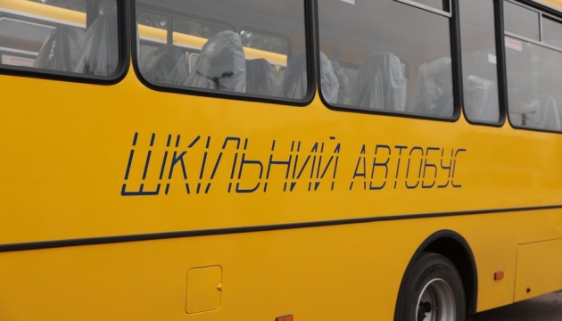 На Вінниччині ще вісім громад отримали інклюзивні шкільні автобуси