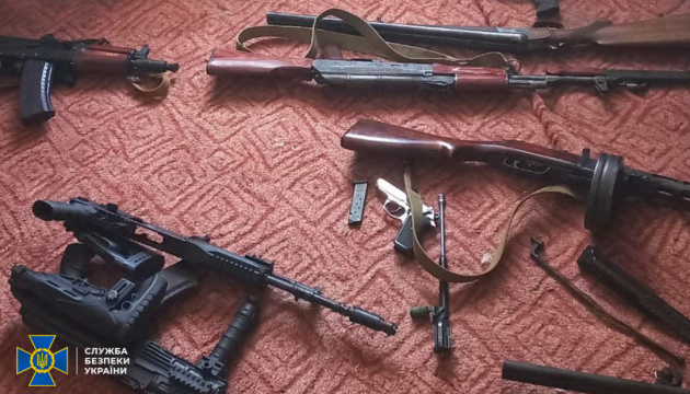 У різних регіонах затримали чотирьох торговців «трофейною» зброєю