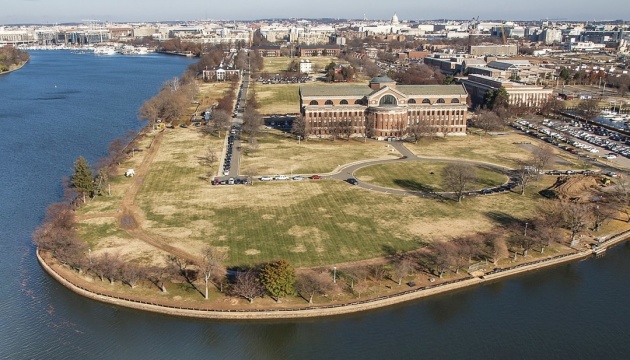 У США помітили невідомі дрони над базою, де живуть держсекретар і глава Пентагону - WP